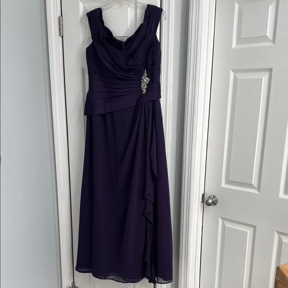Like New Alfred Angelo Gown Size 14 - Picture 1 of 5